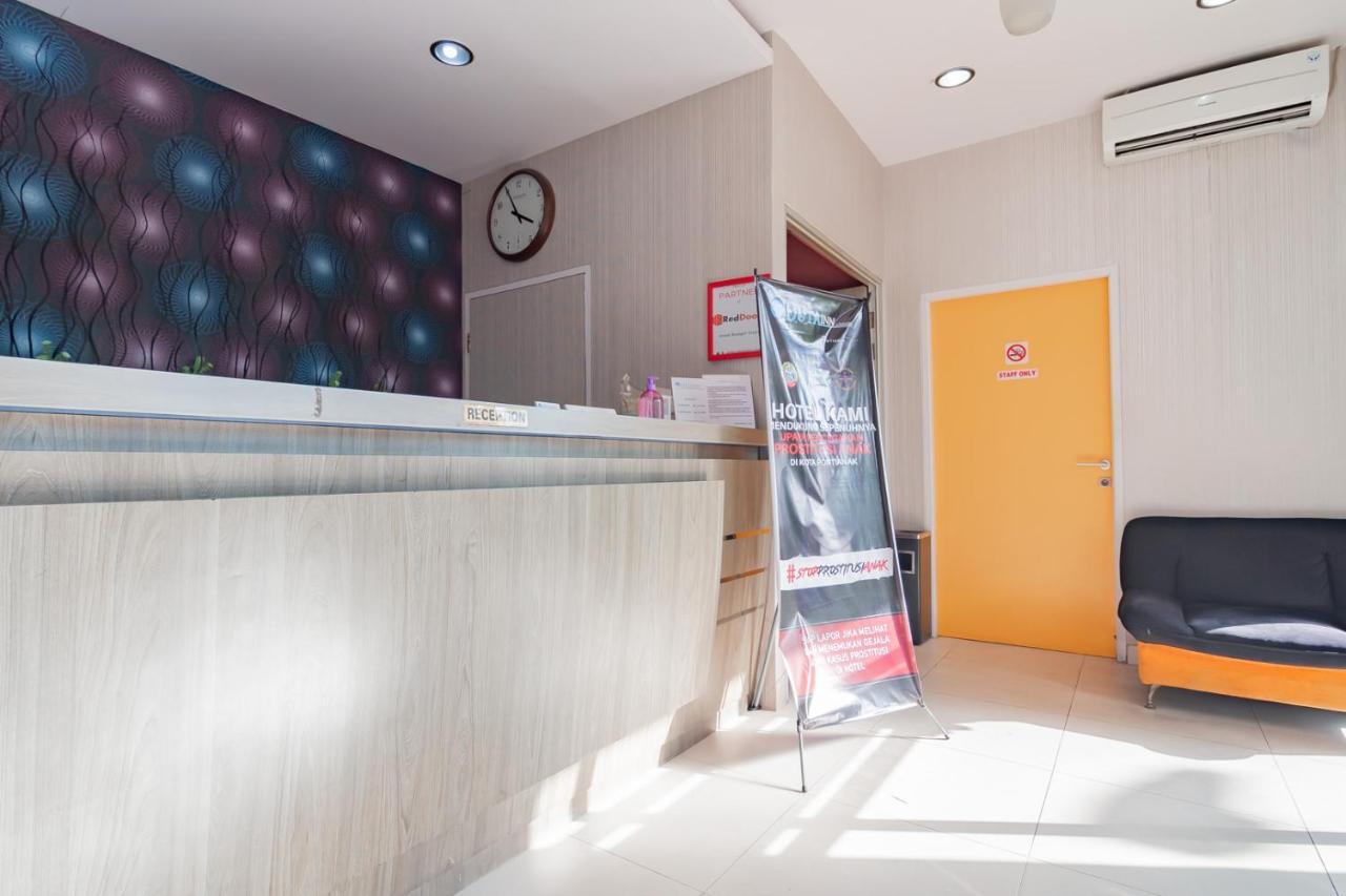 Hotel Reddoorz @ Komplek Mall 2*