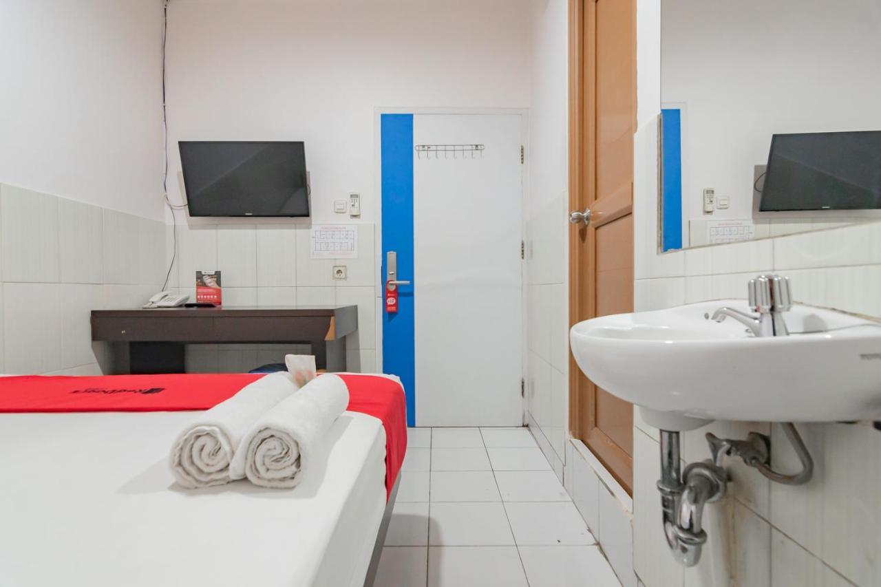 Hotel Reddoorz @ Komplek Mall 2*