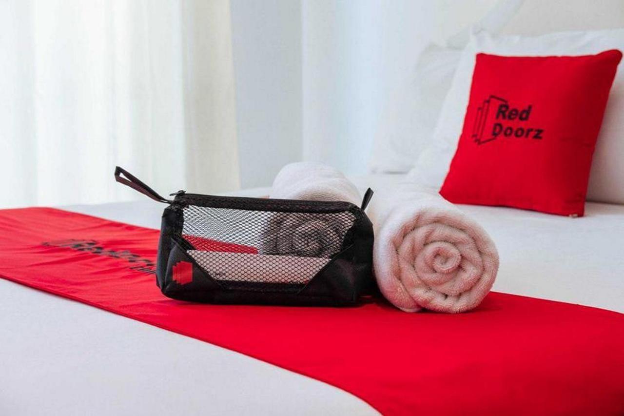 Hotel Reddoorz @ Komplek Mall